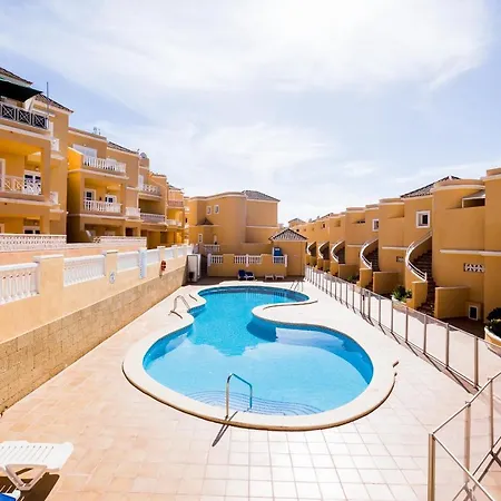 Апартаменти Lovely El Duque *