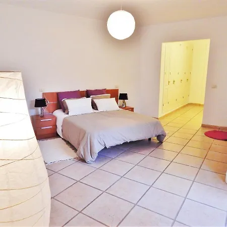 Lovely El Duque Апартаменти *